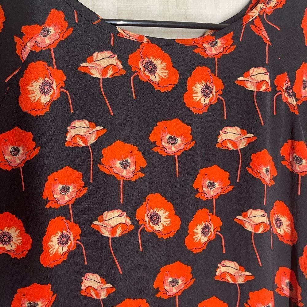 CABi navy and orange floral‎ short sleeve top, size small - Picture 5 of 14